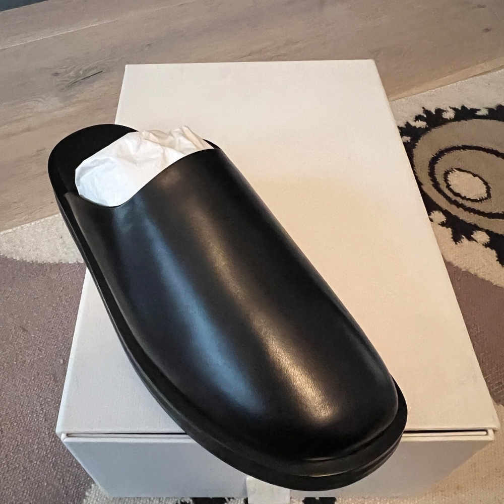 The Row Sabot Black Leather Mules NWB Size 38.5 - Picture 3 of 9
